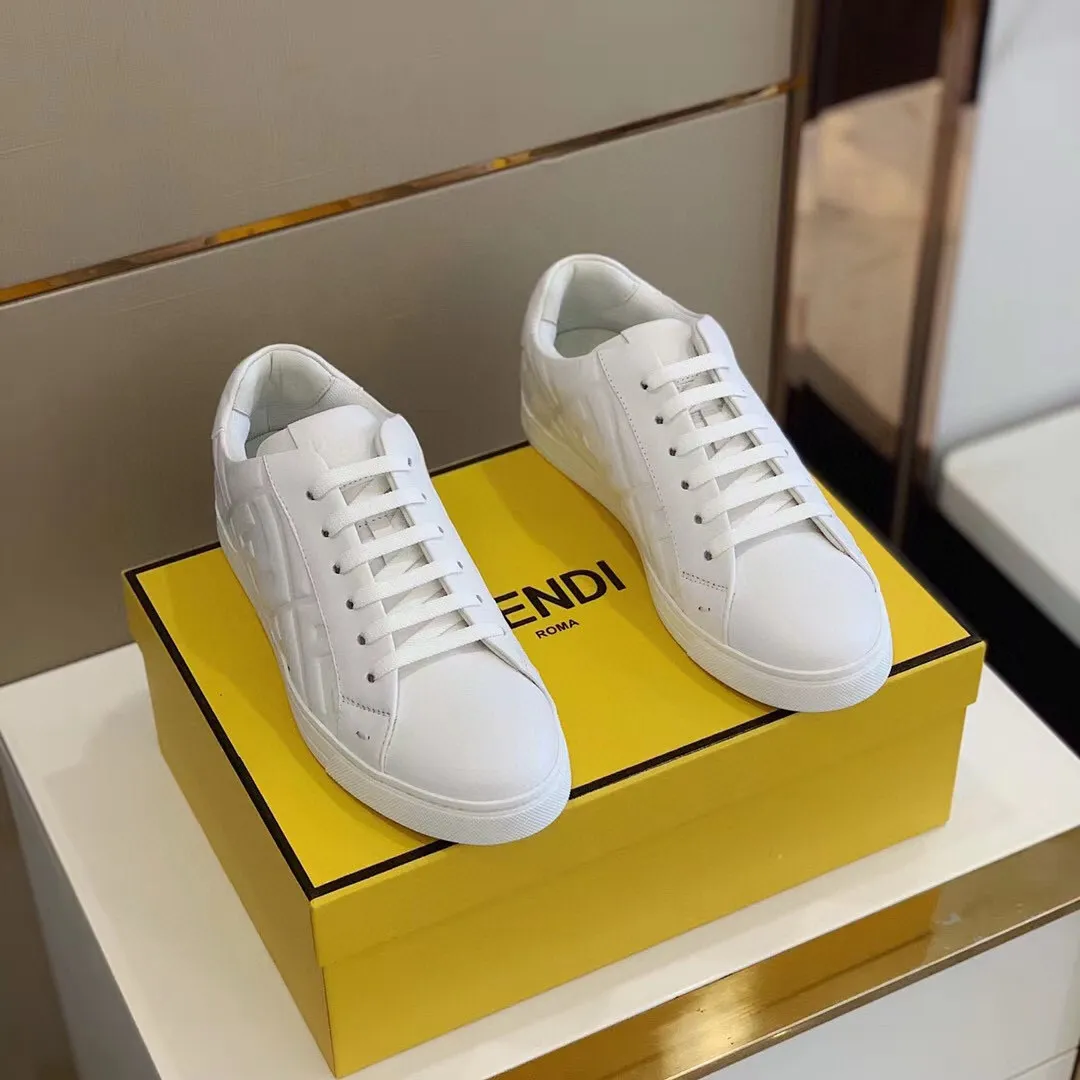 Factory Price: 400💰 Sun] FENDI Classic Comfort Men's, this sophisticated sneaker is handcrafted from soft calfskin. Mesh inner surface, ultra-light rubber material and rough outsole. This unique thin style is suitable for the casual and exquisite sensibility of this season. It is comfortable and natural on the feet. It is an everyday style for casual travel in autumn and winter! Code number: 38/44, customized 45